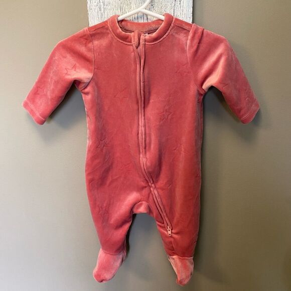(2) Bundle of 0-3 Month Footies - Picture 1 of 7